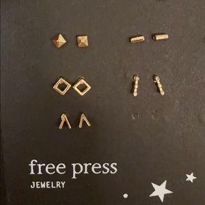 Free Press - 5 Pairs of Earrings